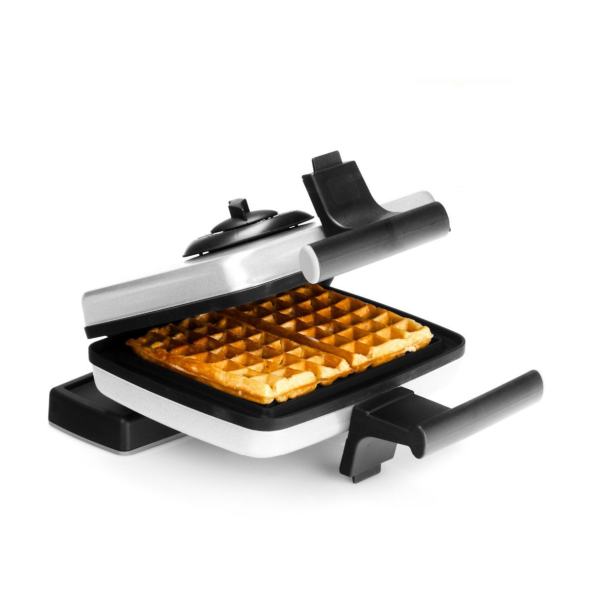 Gaufrier ouvert avec gaufres dorées.