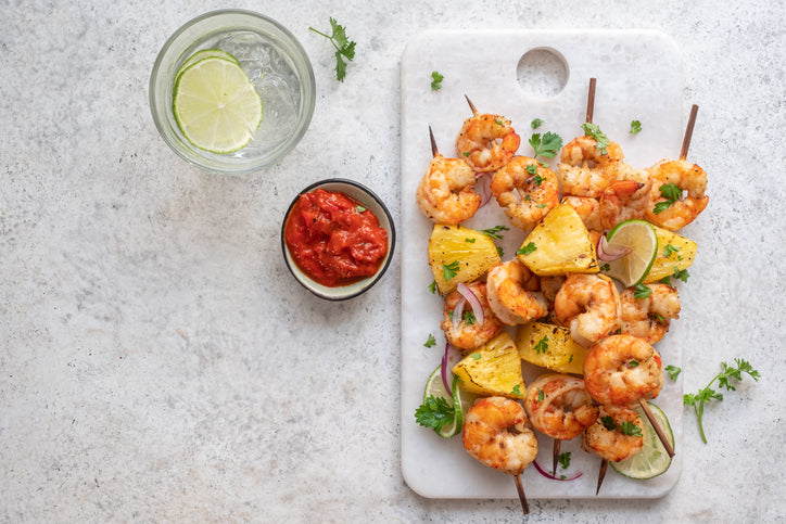 Brochettes de crevettes et d’ananas