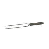 La Fourchette à gaufre est un outil métallique à long manche et à deux pointes, ressemblant à une aiguille d'inoculation de laboratoire, isolée sur fond blanc.