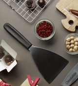Spatule à chocolat, noir et argent.
