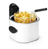 Friteuse remplie de frites.