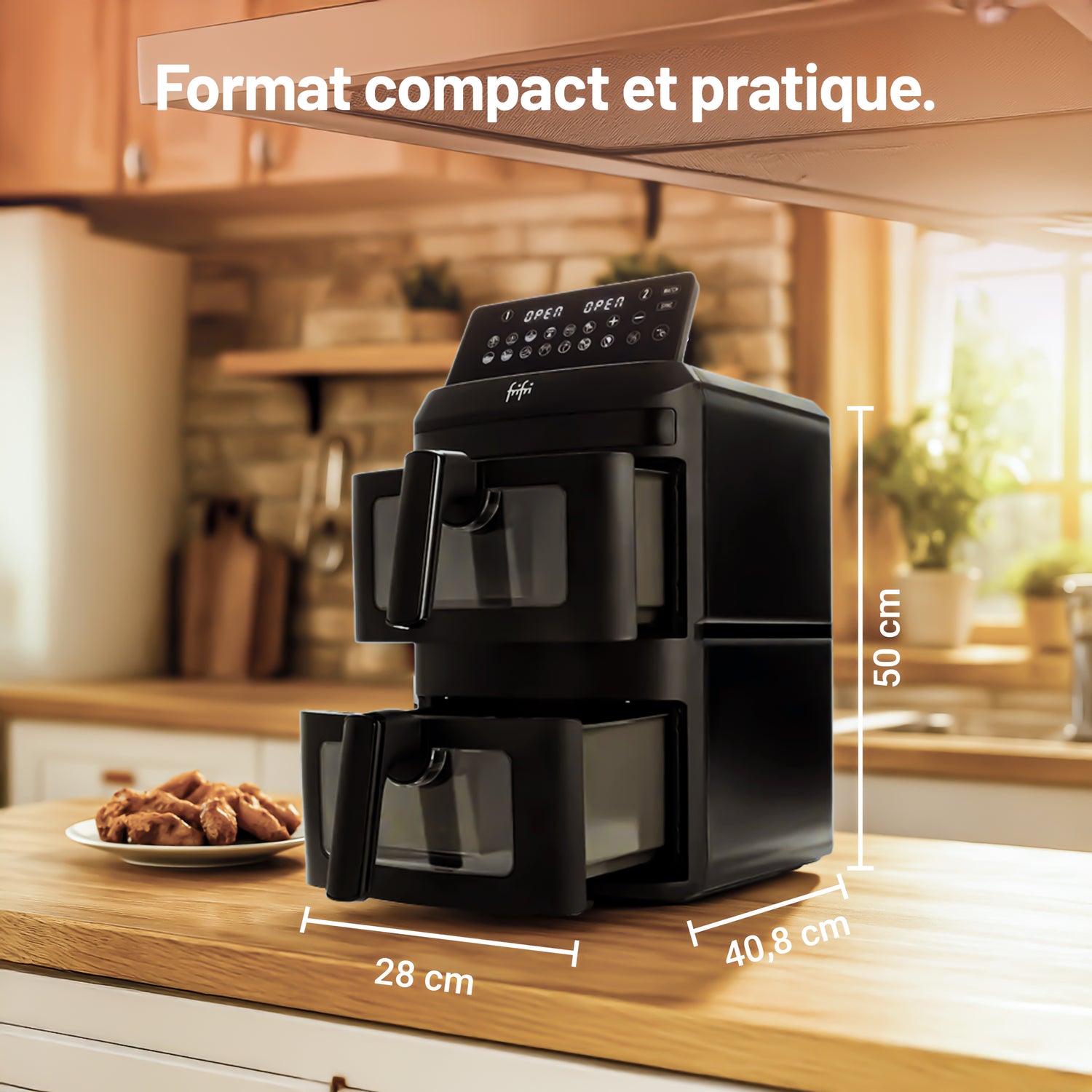 Une friteuse noire à double panier avec commandes numériques est posée sur le comptoir d'une cuisine. Dimensions indiquées : 28 cm de largeur, 40,8 cm de profondeur et 50 cm de hauteur.